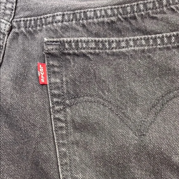 Levi's Women's Black Denim 501 Red Tag Shorts Size 34 Button Front - Picture 8 of 9